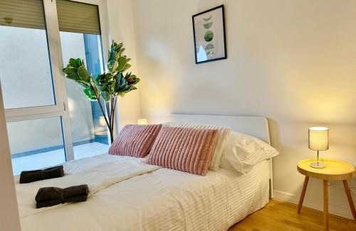 Wiener Neudorf Apartment | Modern WN Apartment with Balcony
