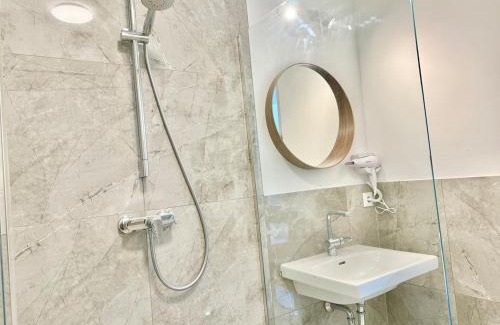 Wiener Neudorf Apartment | Modern WN Apartment with Balcony