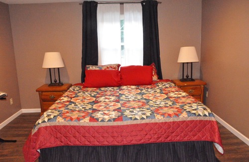Cresco House | "Modern Yet Country" Wiener Dog Barn Apt Near Attractions