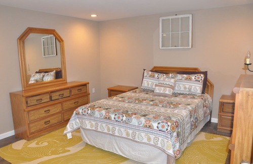 Cresco House | "Modern Yet Country" Wiener Dog Barn Apt Near Attractions
