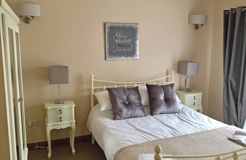 Upwood Ski Chalet | Modern yet rustic designed lodge, ideal for families or couples.