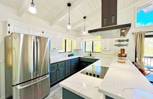 Oakhurst Cabin | Modern Yosemite Cabin – 15min Bass Lake, Sleeps 8
