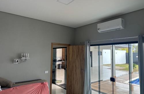 Americana House | Moderna área com wi fi e ar condicionado