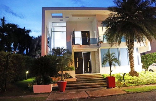 Melgar House | Moderna y Hermosa Casaquinta, en Lujoso Condominio