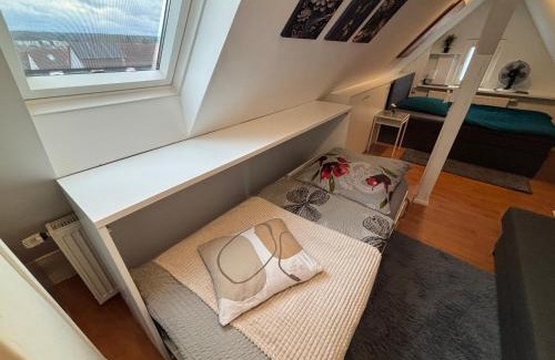 Ehningen Apartment | Moderne deluxe 3-Zi Eigentums- Maisonette-Wohnung IBM Bertrandt Mercedes