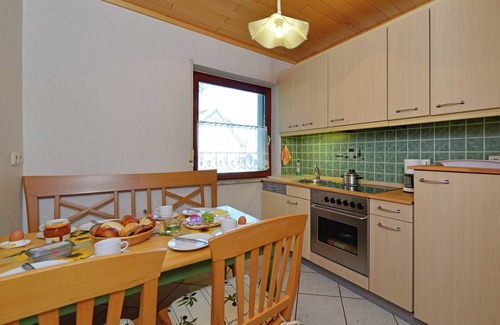 Eimelrod Apartment | Moderne Ferienwohnung mit Garten in Eimelrod