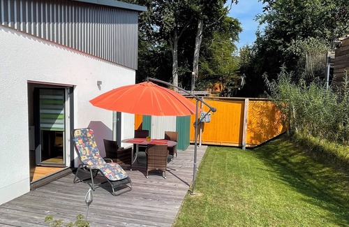 Regenstauf Apartment | Moderne Ferienwohnung Ruhige Lage mit Sonnenterrasse in Flussnähe im Regental