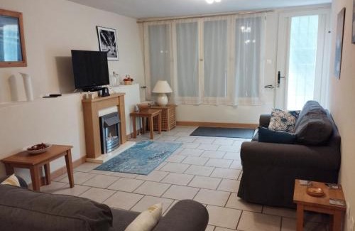 Magnac-Laval House | Moderne Gîte privé avec terrasse & wi-fi