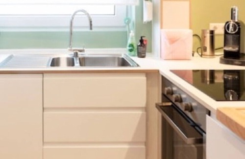 Weiherfeld Apartment | Moderne, neu Renovierte Dachgeschoßwohnung in Karlsruhe
