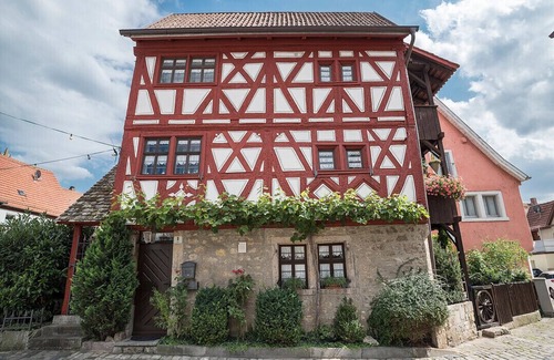 Sommerhausen Apartment | Moderne und gemütliche Ferienwohnung (40 qm) mit kostenfreiem WLAN