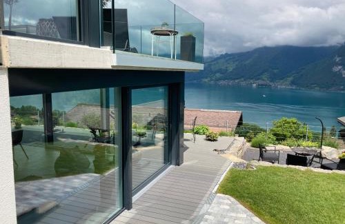 Krattigen Apartment | Moderne Unterkunft mit Panoramablick auf Thunersee