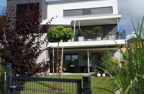 Beilngries Apartment | Moderne, zentrumsnahe Ferienwohnung (72 qm) mit möblierter Südterrasse