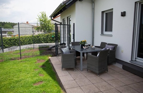 Freyung Apartment | Modernes Ferienhaus am Rande des Luftkurortes Freyung mit Garten und Sonnenterrasse