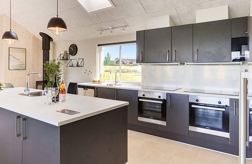 Stege House | Modernes Pool- und Aktivitätshaus mit 9 Schlafzimmern und 4 Bädern