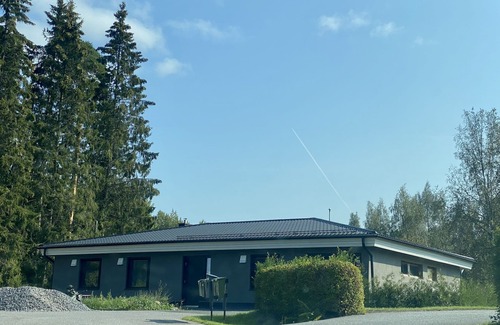 Pori House | Moderni loma-asunto porealtaalla ja saunalla ✨