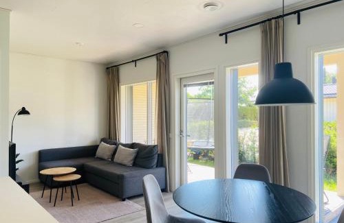 Vantaa Apartment | Moderni paritalo lähellä lentokenttää, free parking, sauna