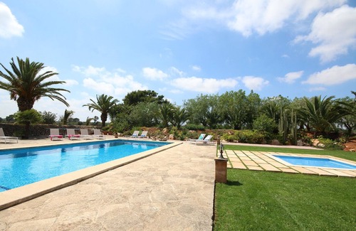 Campos Villa | Modernized finca with pool and garden, ideal for large groups near Felanitx