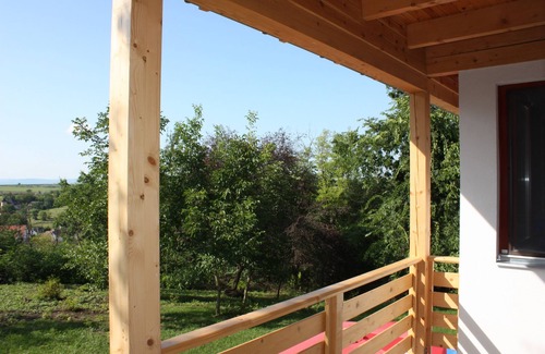 Szolad Villa | Modernly furnished, detached basement villa with spacious garden. Three bedrooms, two bathrooms.