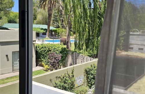 Chacras de Coria House | Moderno y amplio en complejo privado, con cochera