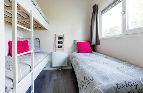 De Goorn Ski Chalet | ✓ Module at Park Westerkogge ✓ Holiday home for 5 people ✓ Located in Berkhout (North Holland) ✓ Waterfront holiday resort ✓ Book directly at the resort