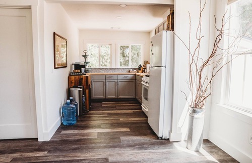 Adelaida House | 'Moe's Cabin' in the heart of Adelaida wine country