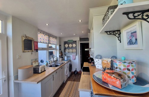 Ffestiniog House | MOELWYN VIEW COTTAGE, pet friendly, with open fire in Llan Ffestiniog