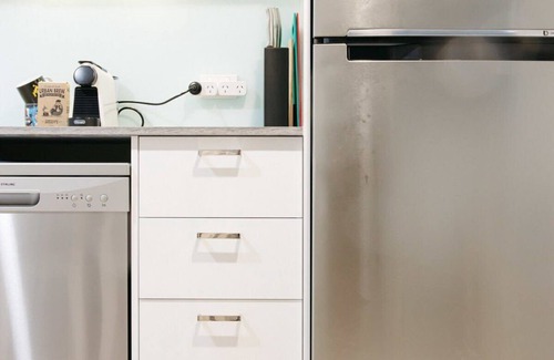 Moffat Beach Apartment | Moffat Beach Coastal Contemporary Unit B