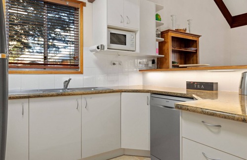 East Jindabyne Cottage | Mogul - A Freestanding East Jindabyne Lakefront Holiday Home