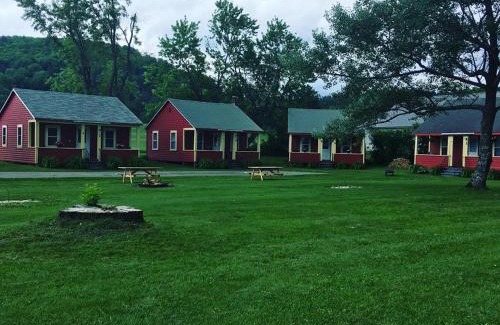 Colebrook House | Mohawk Cottages