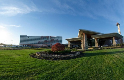 Wilkes-Barre Hotel | Mohegan Pennsylvania Casino Resort - Adults Only