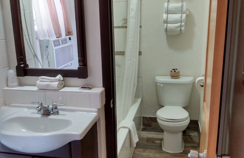 Bluff Hotel | Mokee Motel