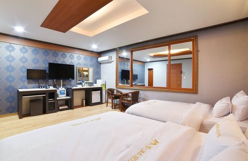 Mokpo Hotel | Mokpo Emboss