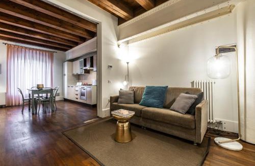 Molina Apartment | Molino Stucky Apartment Wi-Fi R&R