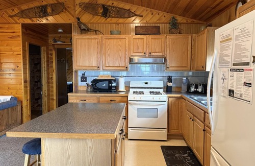 Drummond House | Molly Cabin @ Captain's Cove on Drummond Island