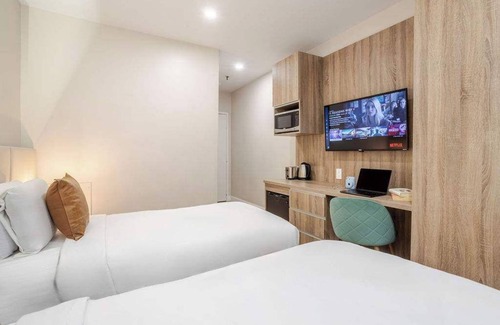Gay Village Hotel | Monaco Twin – Central MTL Stay | YG3