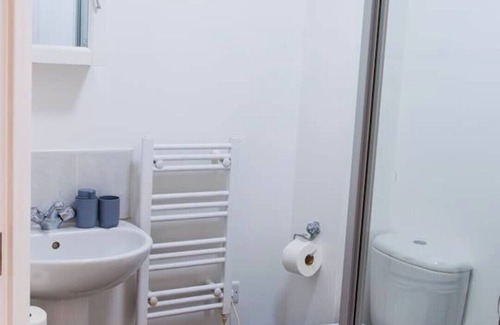 Coventry Apartment | Monea Retreat a Modern 2bedroom and 2bathroom apartment in Coventry,West Midland