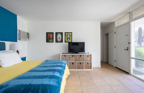 Desert Park Estates Hotel | Monkey Tree Hotel 7 by AvantStay | Stylish Hotel in Palm Springs w/Pool!