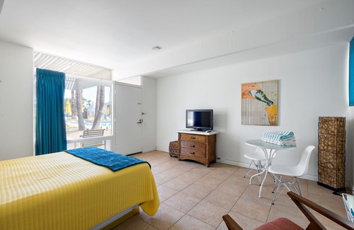 Desert Park Estates Hotel | Monkey Tree Hotel 12 by AvantStay | Stylish Hotel in Palm Springs w/Pool!