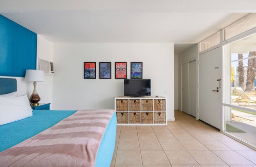 Desert Park Estates Hotel | Monkey Tree Hotel 9 by AvantStay | Stylish Hotel in Palm Springs w/Pool!