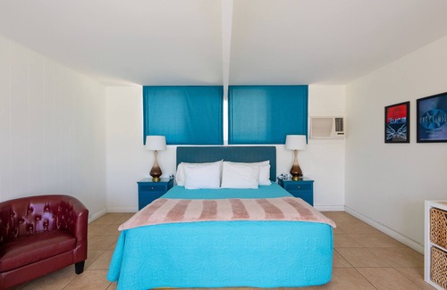 Desert Park Estates Hotel | Monkey Tree Hotel 9 by AvantStay | Stylish Hotel in Palm Springs w/Pool!