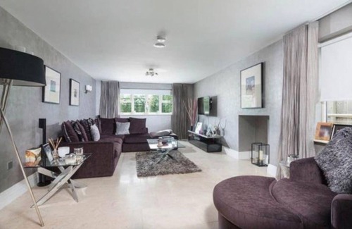 Ponteland House | Mono Luxe Villa in Newcastle Upon Tyne