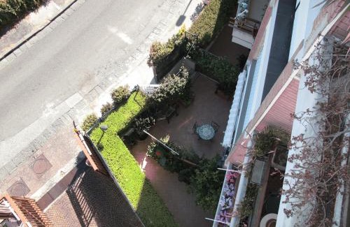 Naples Apartment | MONOCAMERA con TERRAZZOgiardino -STUDETTE -zona Panoramica POSILLIPO