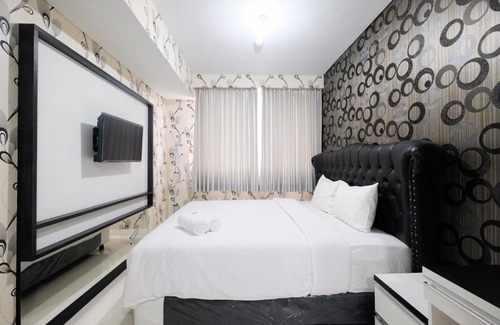 Bintaro Apartment | Monochrome 1BR Lexington Apartment By Travelio