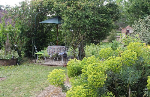 Monpazier House | Monpazier village, villa in enclosed garden: "Aux Portes de la Bastide" 2/4 people