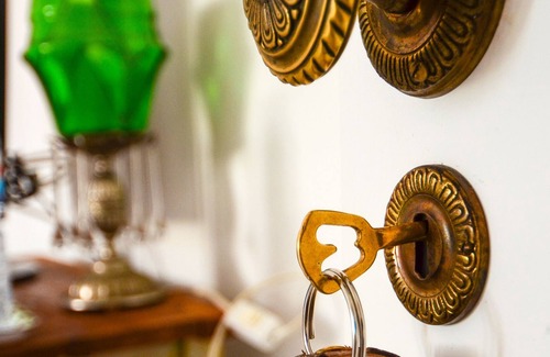 Algueirao - Mem Martins Bed & Breakfast | Monserrate Suite- Bedroom + Living Room (with sofa bed) + Private Bathroom