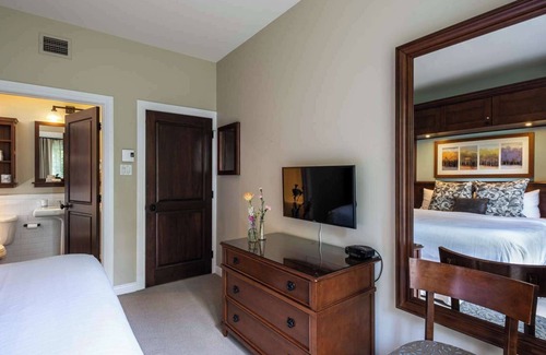 Mont-Tremblant Hotel | Mont-Tremblant - Château Beauvallon - Two Bedroom Family Suite- Free resort shuttle!