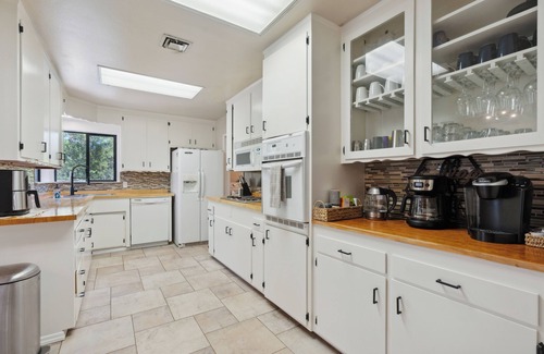 Shasta Lake House | Montana Grove - Pool/Game Room/Boat Parking/Space for large groups