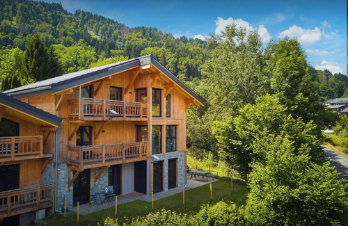 Samoens Apartment | MontCriou - ski-in, ski-out apartment for 10 near Samoëns - OVO Network