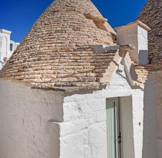 The Trulli of Alberobello House | Monte Adamello - dimora nei trulli