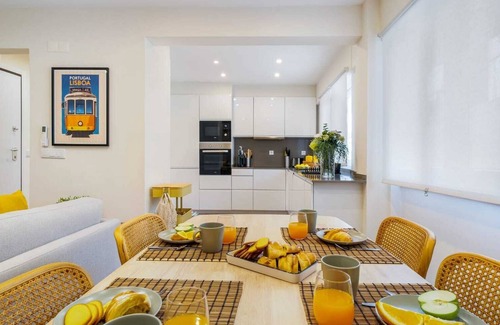 Caravelas Apartment | Monte Estoril Seabreeze by Portugal Portfolio